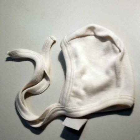 Baby Häubchen aus Wolle/Seide