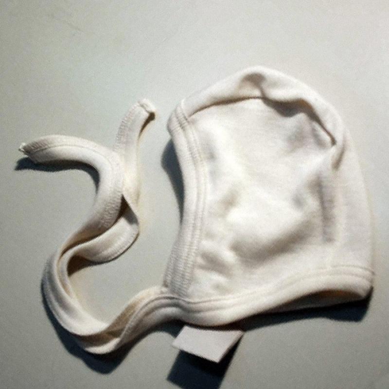 Baby Häubchen aus Wolle/Seide